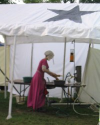 [2004.08.16-21.pennsic_xxxiii.at_the_camp]